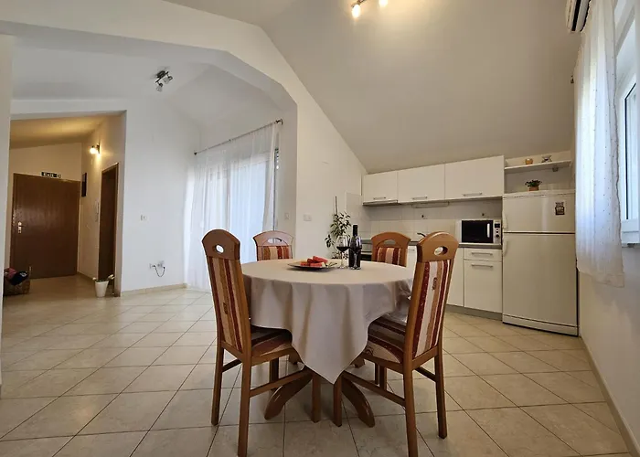 Roko Biograd Na Moru